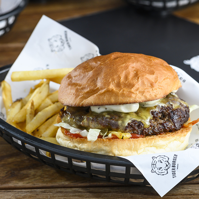 Cheeseburger w/Fries